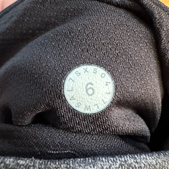 Gray Lululemon leggings size 6 - Picture 3 of 3